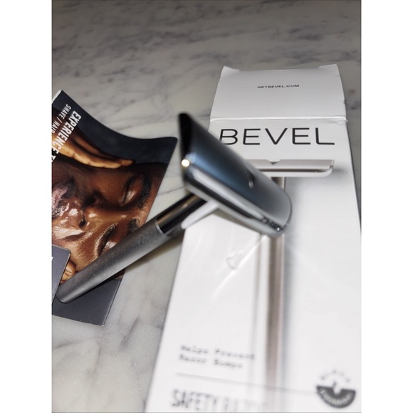 Bevel Shave Safety Razor 1 Razor 10 Blades Open Box - Picture 3 of 8